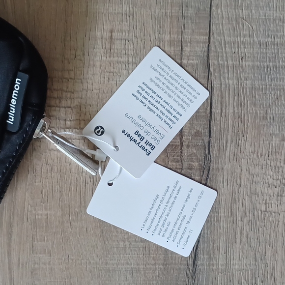 Lululemon Black Everywhere Belt Bag Nwt - Picture 2 of 3